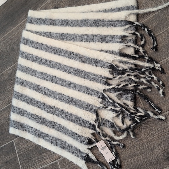 NWT Anthropologie Brushed Woven Scarf: Vertical Stripe Edition - Picture 2 of 5